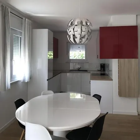 Your Panoss شقة *